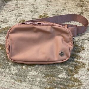 Lululemon everyday belt bag NWOT